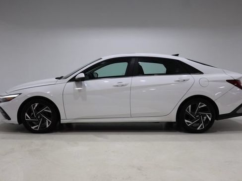 Used 2024 Hyundai Elantra Limited FWD image 4