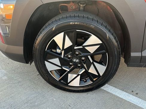 Certified 2025 Hyundai Kona SEL image 6