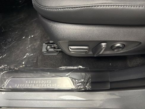New 2026 Toyota Grand Highlander Platinum image 37