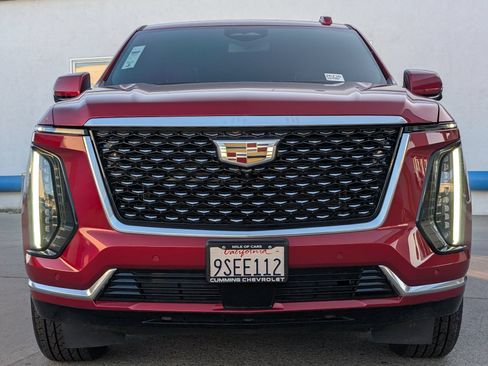 Used 2025 Cadillac Escalade Luxury AWD/4WD image 5