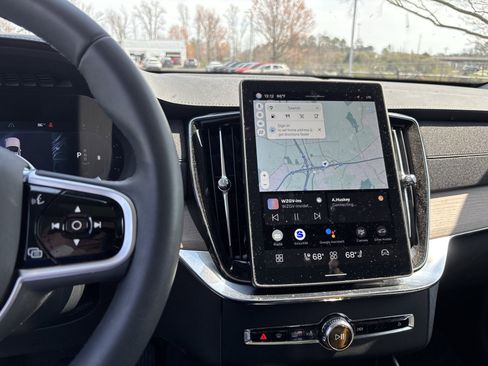 Used 2025 Volvo XC90 B6 Plus w/ Protection Package Premier image 31