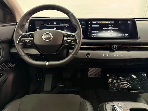 Used 2025 Nissan Ariya AWD image 24