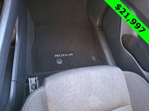 Used 2024 Nissan Rogue SV image 28