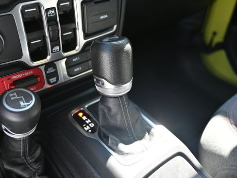 Used 2024 Jeep Wrangler Unlimited Rubicon AWD/4WD image 33