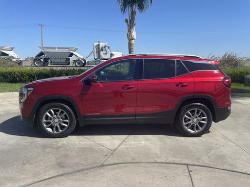 Used 2022 GMC Terrain SLT w/ Infotainment Package II FWD image 5
