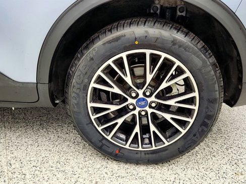 Used 2022 Ford Escape Titanium image 9