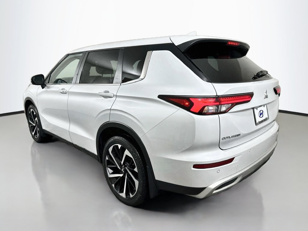 Used 2024 Mitsubishi Outlander SE AWD/4WD image 7