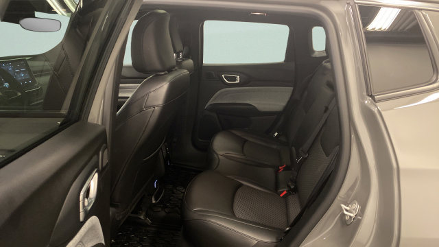 Used 2023 Jeep Compass Latitude w/ Sun and Sound Group AWD/4WD image 28