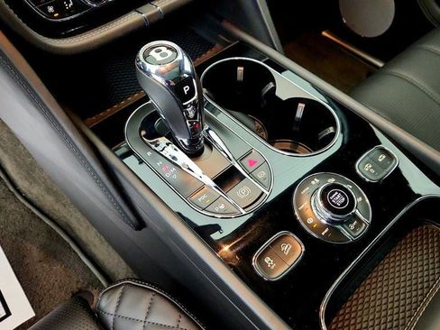 Used 2018 Bentley Bentayga AWD/4WD image 20