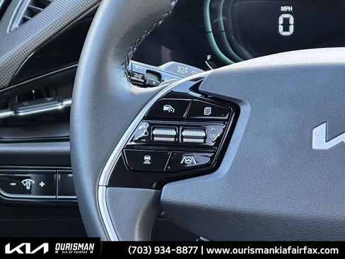 Used 2023 Kia Niro EX Touring image 11