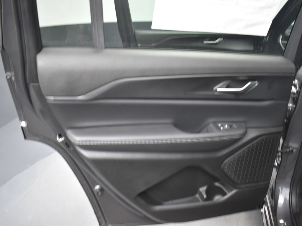 Used 2025 Jeep Grand Cherokee L Altitude AWD/4WD image 16