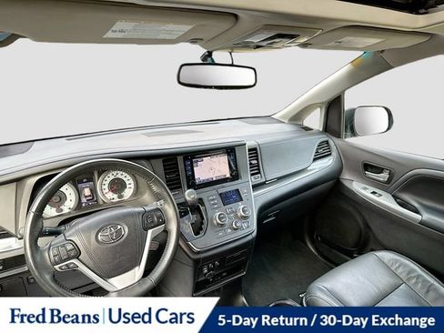 Used 2016 Toyota Sienna SE Premium w/ Four Season Floor Mat Package FWD image 29