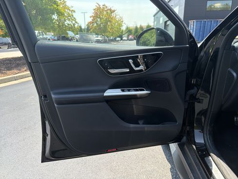 Used 2024 Mercedes-Benz GLC 300 4MATIC w/ AMG Line image 16