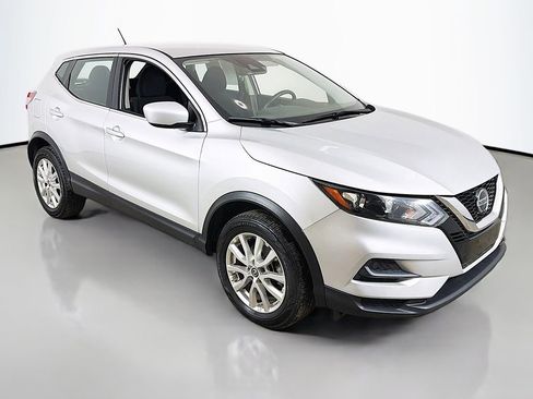 Used 2021 Nissan Rogue Sport S image 2