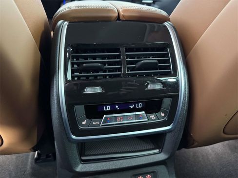 Used 2025 BMW X7 xDrive40i w/ Executive Package image 31