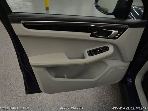 Used 2023 Porsche Macan image 36