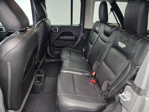 Used 2019 Jeep Wrangler Unlimited Sahara AWD/4WD image 13