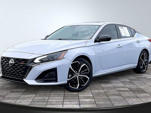 Certified 2024 Nissan Altima 2.5 SR w/ SR Premium Package FWD image 13