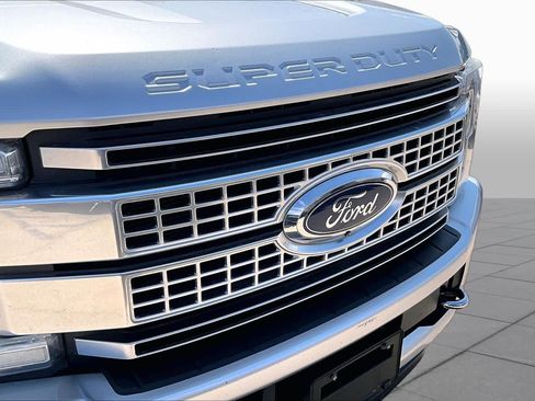 Used 2017 Ford F250 Platinum w/ Platinum Ultimate Package AWD/4WD image 30