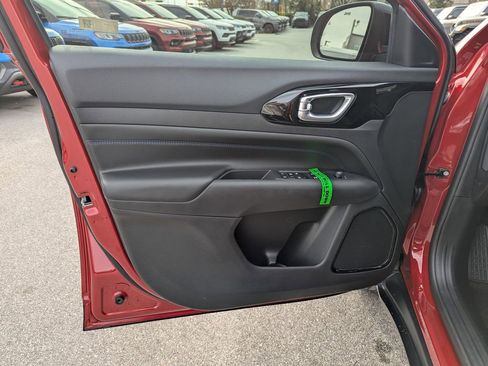 New 2026 Jeep Compass Latitude image 18