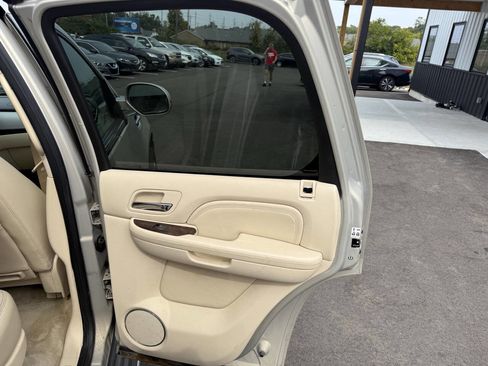 Used 2008 Cadillac Escalade AWD image 16