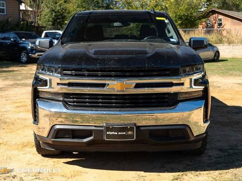 Used 2022 Chevrolet Silverado 1500 LT w/ Bed Protection Package image 2