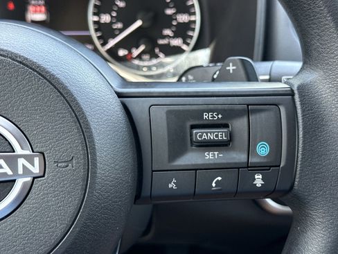 Used 2024 Nissan Rogue SV FWD image 21