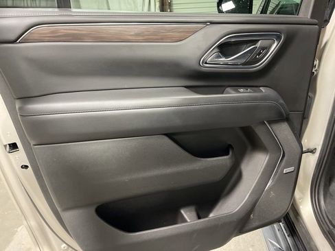 Used 2023 Chevrolet Suburban LT image 19