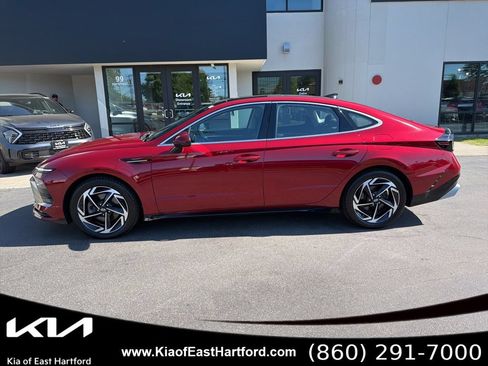 Used 2024 Hyundai Sonata SEL w/ Convenience Package FWD image 2