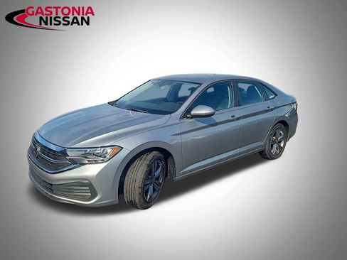 Used 2024 Volkswagen Jetta SE image 6