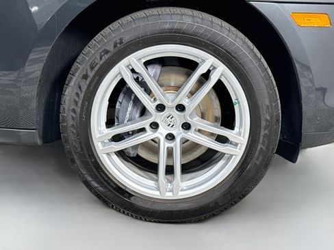 Used 2023 Porsche Macan w/ Premium Package Plus AWD/4WD image 32