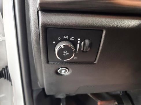 Used 2020 Jeep Grand Cherokee Altitude AWD/4WD image 18