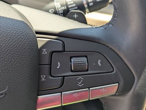 Used 2025 Cadillac XT4 Premium Luxury image 11