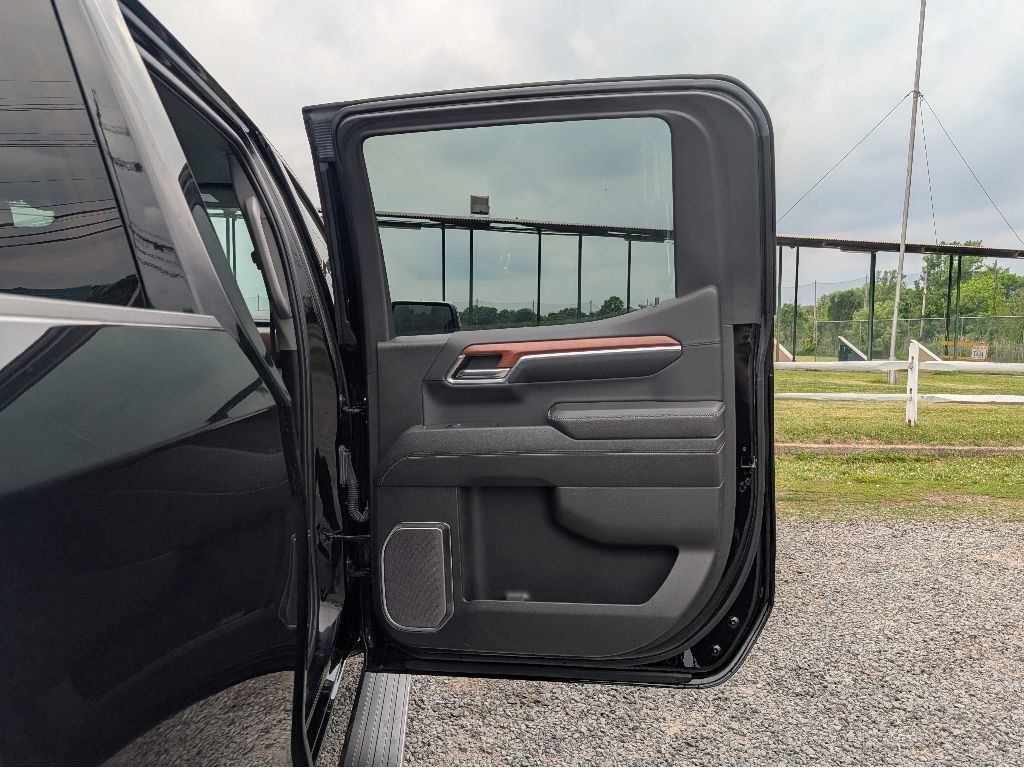 Used 2023 GMC Sierra 1500 Denali w/ Denali Reserve Package AWD/4WD image 13