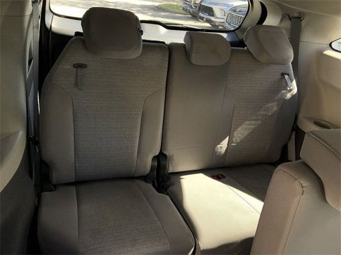 Used 2021 Toyota Sienna LE image 30