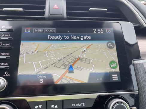 Used 2019 Honda Civic Touring image 29