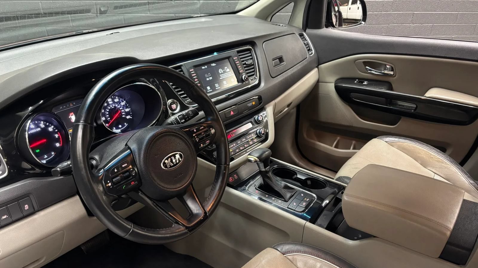 Used 2018 Kia Sedona EX FWD image 7
