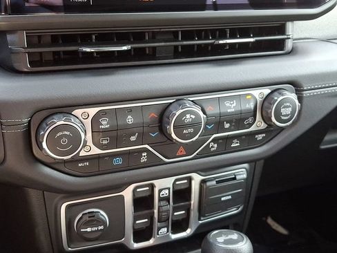 Used 2025 Jeep Wrangler Unlimited Sahara w/ Safety Group AWD/4WD image 18