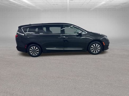 Used 2022 Chrysler Pacifica Limited image 14