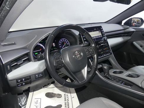 Used 2019 Toyota Avalon XSE image 23