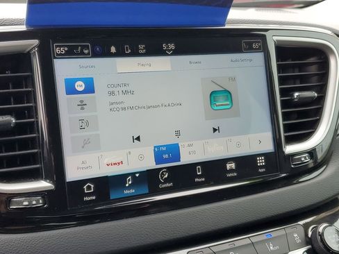 Used 2023 Chrysler Pacifica Touring-L FWD image 19