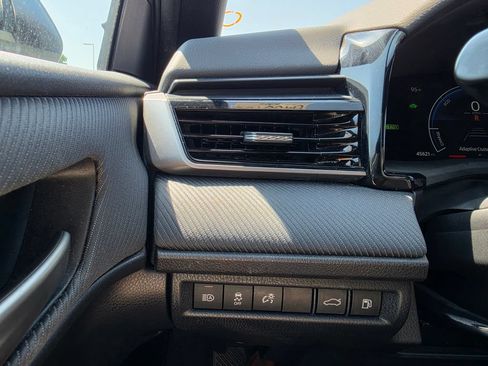 Used 2025 Toyota Camry SE FWD image 19