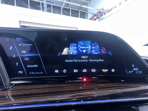 Used 2023 Cadillac Escalade Premium Luxury image 25