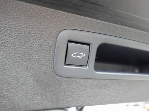 Used 2021 Toyota Highlander XLE image 31