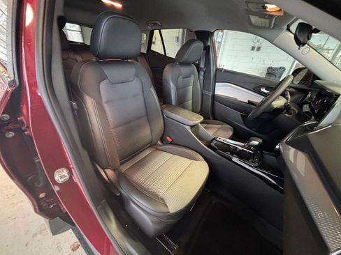 Used 2025 Chevrolet Trax LT image 37