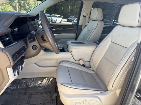 Used 2022 GMC Yukon Denali w/ Advanced Technology Package image 8