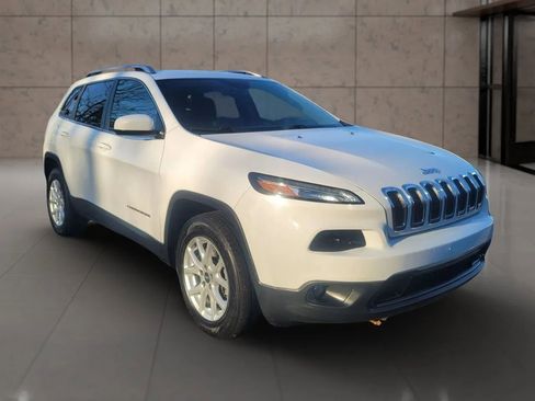 Used 2018 Jeep Cherokee Latitude Plus w/ Trailer Tow Group image 7