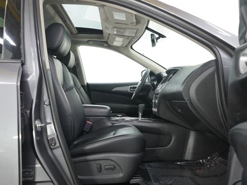 Used 2018 Nissan Pathfinder SL w/ SL Premium Package image 9