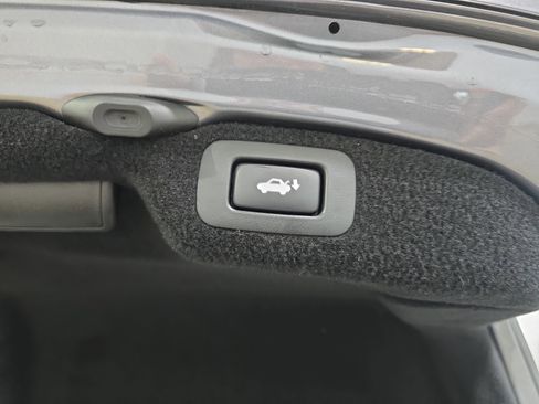 Used 2017 Lexus LS 460 AWD w/ Comfort Package image 31