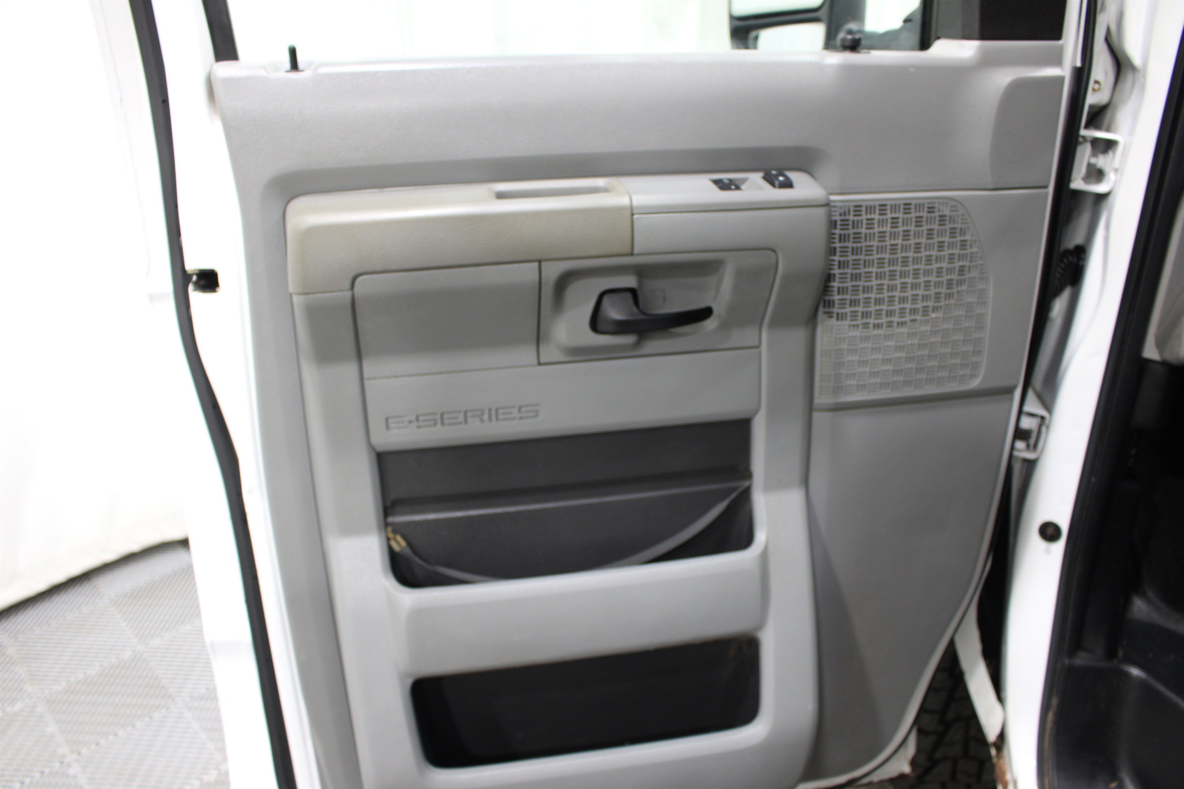Used 2012 Ford E-350 and Econoline 350 Super Duty w/ PWR Locks & Windows Group RWD image 5